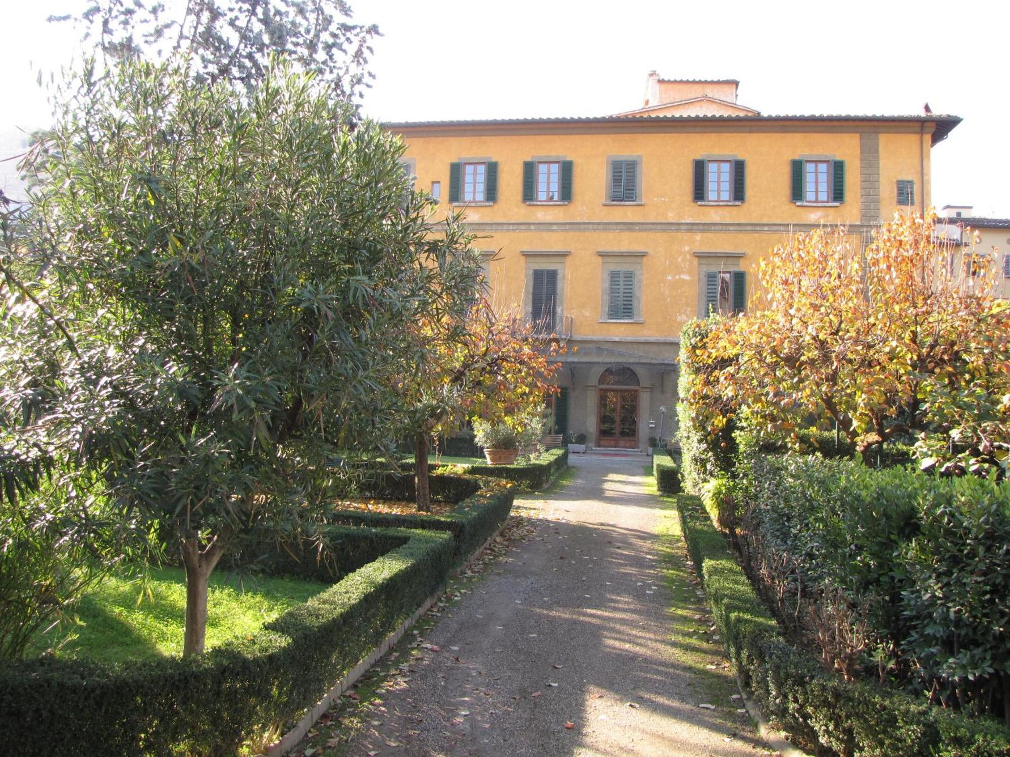 Casa Santo Nome Di Gesu Hotel Florence Exterior photo